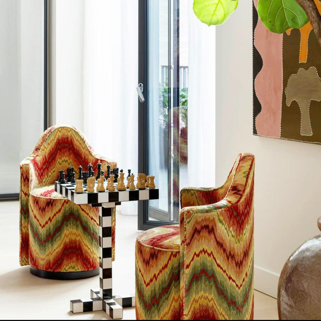 Games Room lounge corner with chairs and chess table