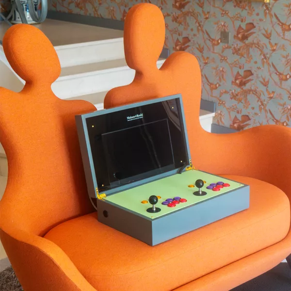 Marianna portable arcade console
